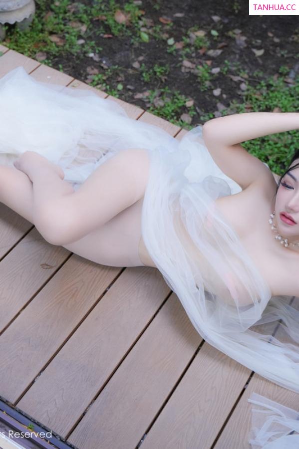   [XiuRen]高清写真图 2024.09.03 No.9105 妙可可Cheese 美腿性感第36张图片